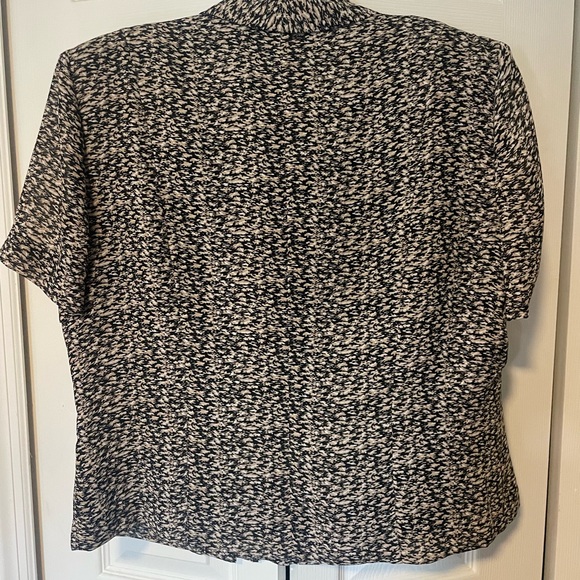 Danny & Nicole button up lightweight blazer - Picture 2 of 3